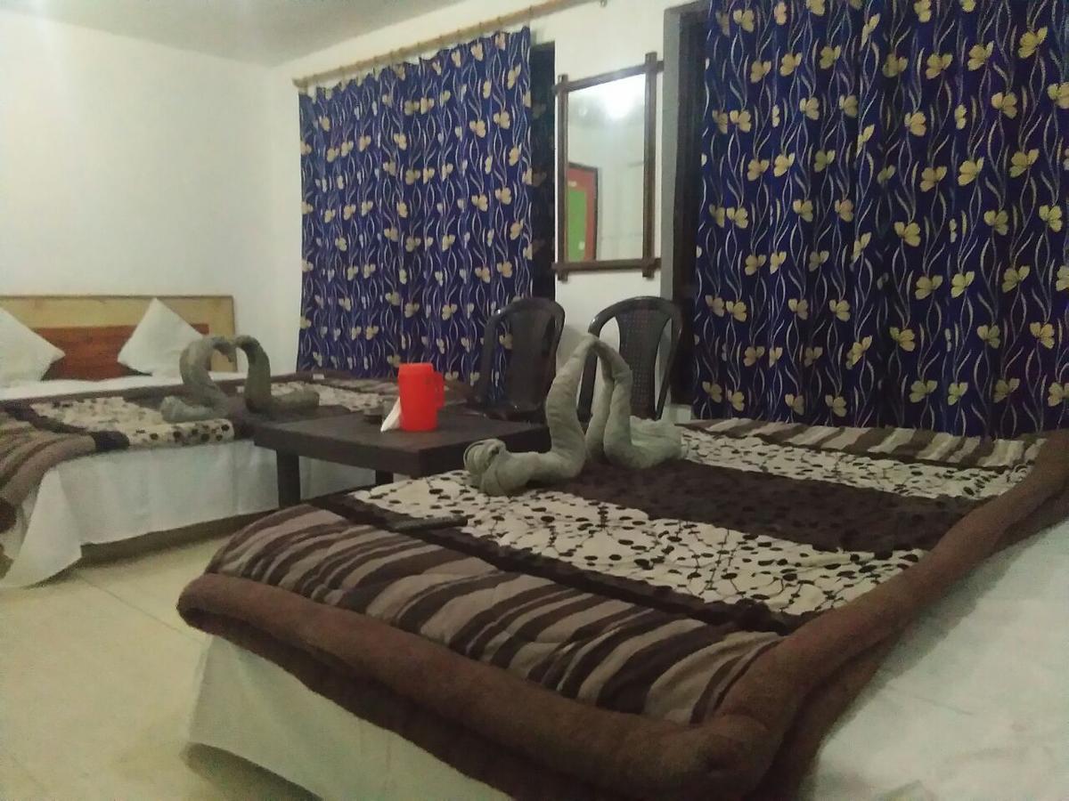 Hotel Alpine K2 Pahalgam Exterior photo
