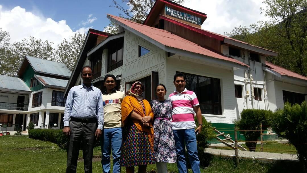 Hotel Alpine K2 Pahalgam Exterior photo